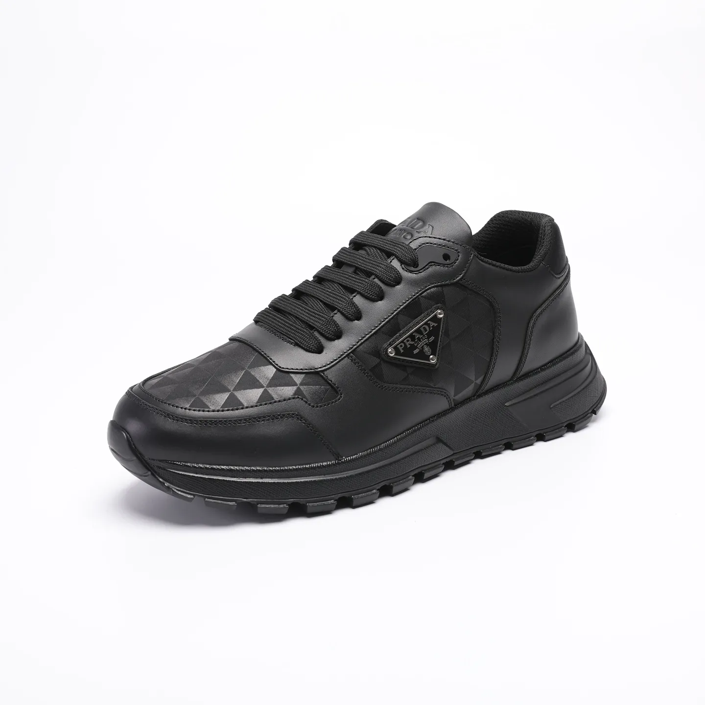 Batch 580 [PRADA] Men's shoes are popular in the counter, official website synchronization, high-quality shipments. Fabric: original cowhide with snakeskin. Lining: cowhide feet + cowhide lining. Outsole: original TPU + foam. Size: 38-46